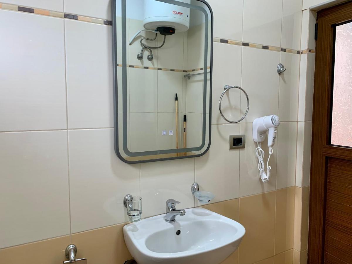 Bardhi Apts Sarande Exterior photo