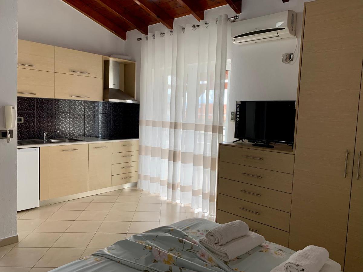 Bardhi Apts Sarande Exterior photo