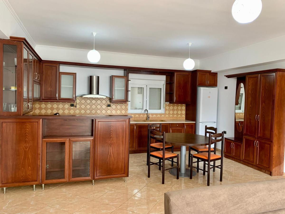 Bardhi Apts Sarande Exterior photo